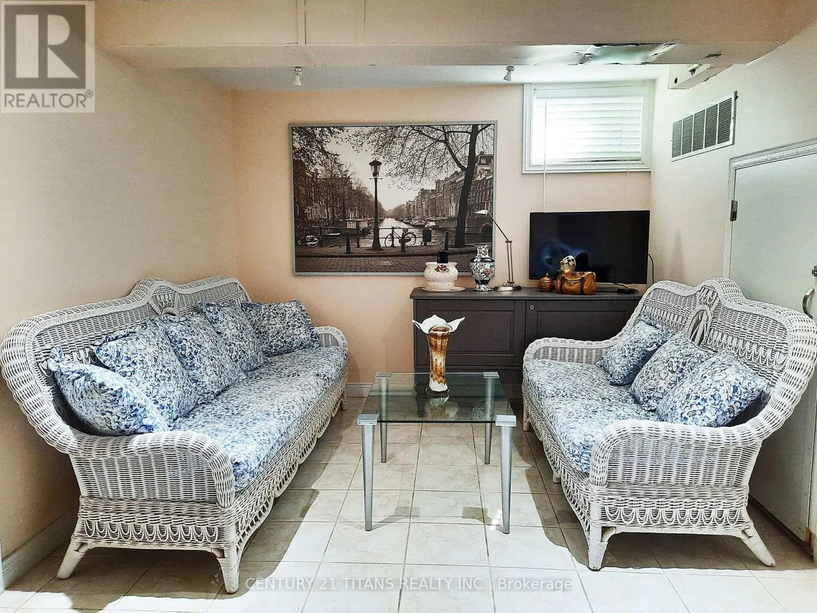3 SAUGEEN CRESCENT