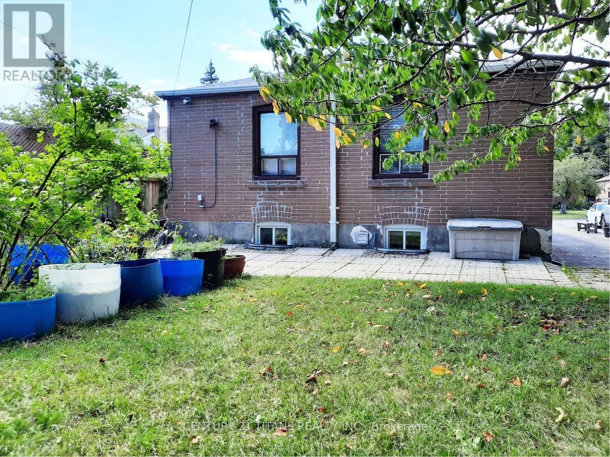 3 SAUGEEN CRESCENT
