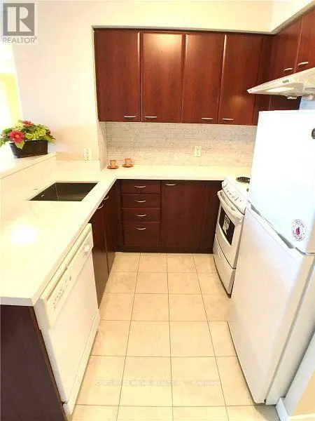 3015 - 38 LEE CENTRE DRIVE