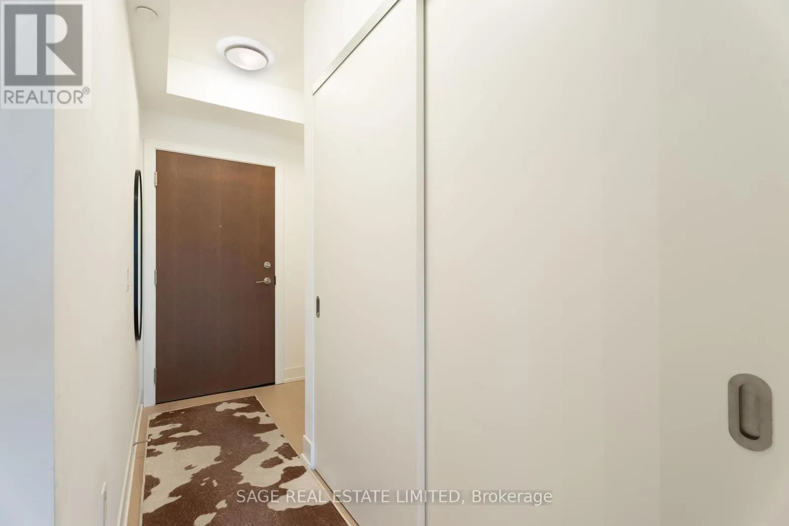 404 - 1331 QUEEN STREET E