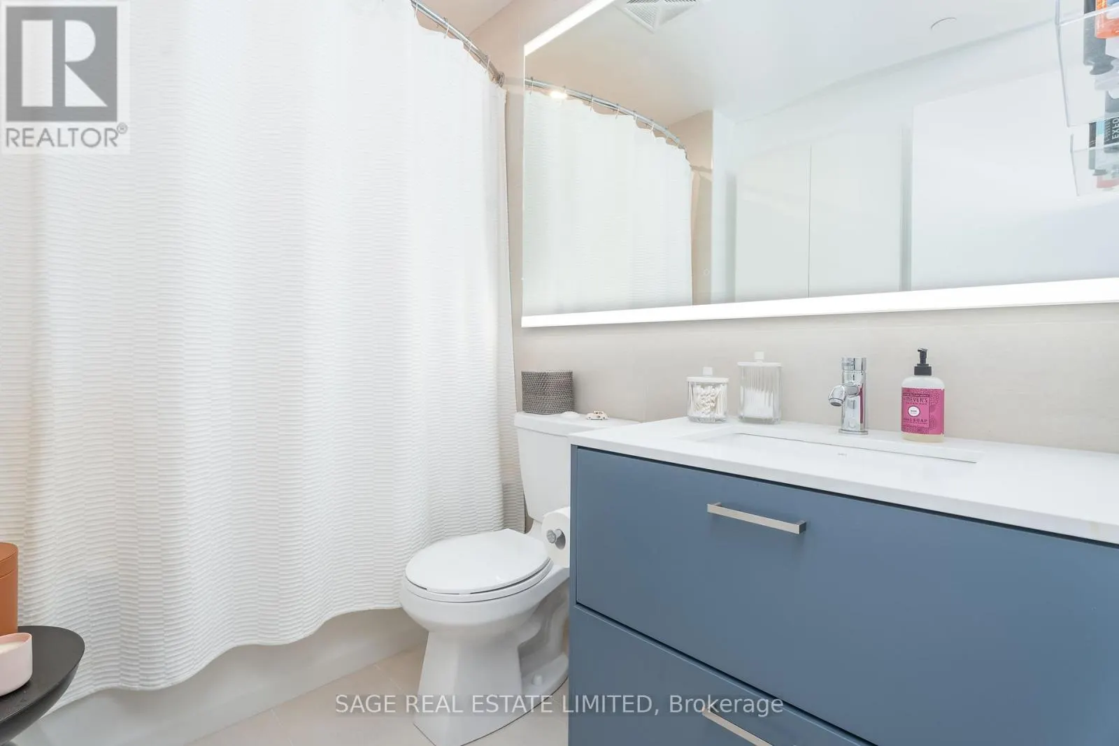 404 - 1331 QUEEN STREET E
