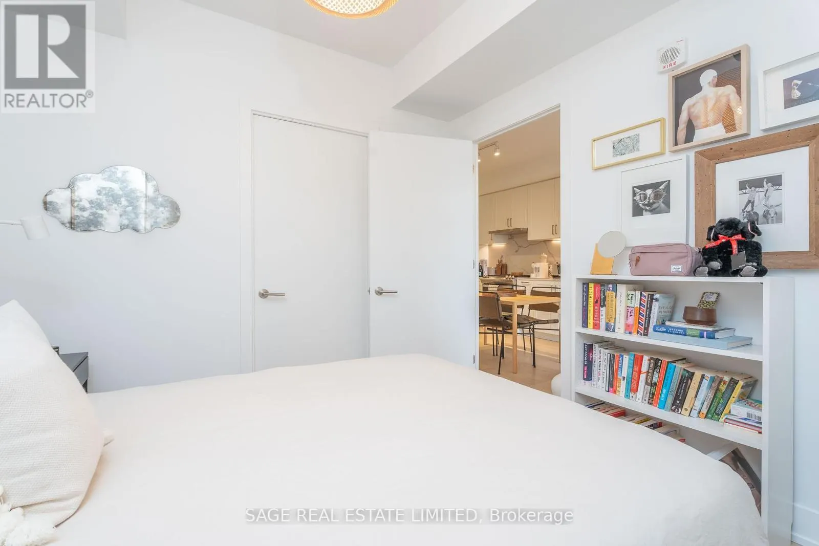 404 - 1331 QUEEN STREET E