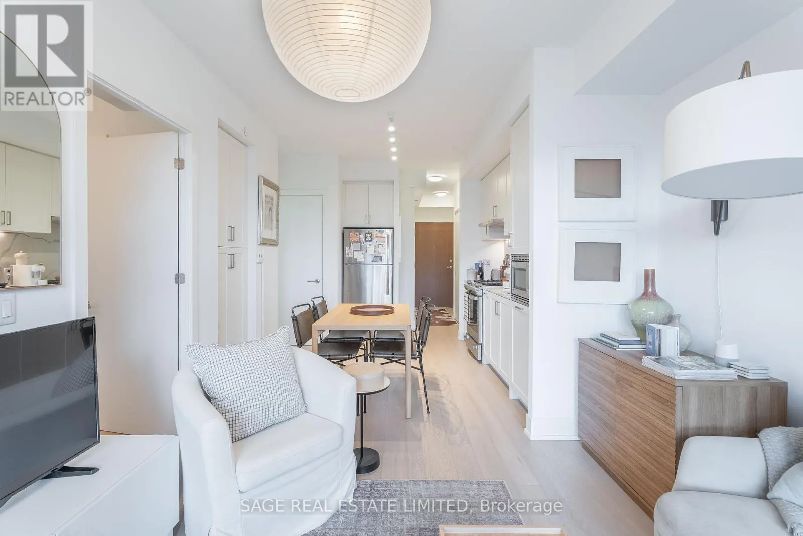 404 - 1331 QUEEN STREET E