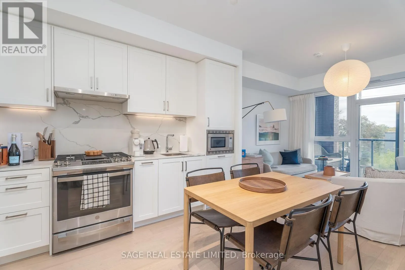 404 - 1331 QUEEN STREET E
