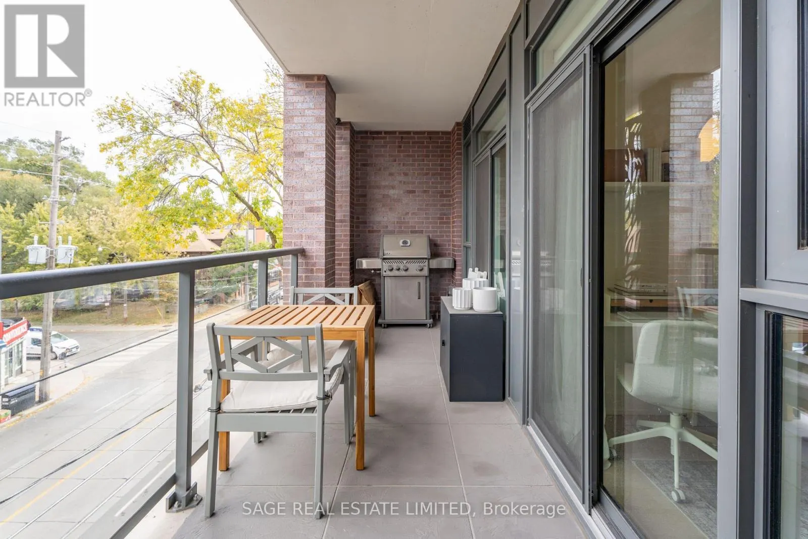 404 - 1331 QUEEN STREET E
