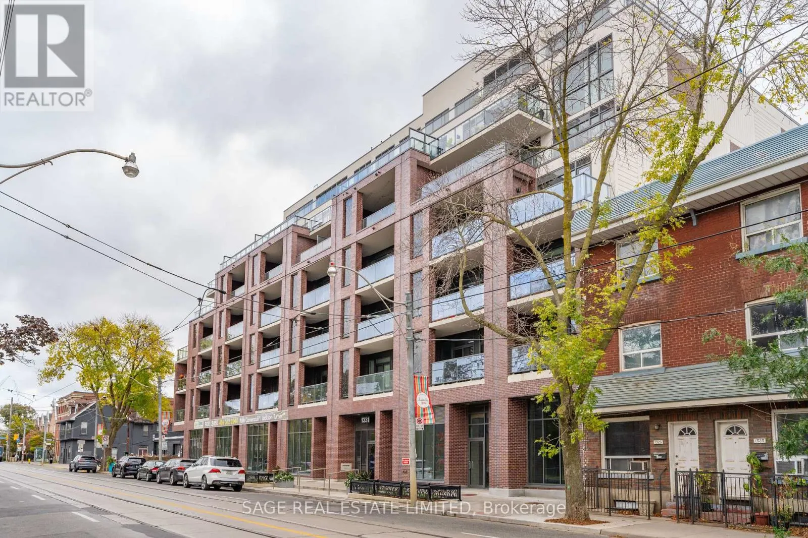 404 - 1331 QUEEN STREET E