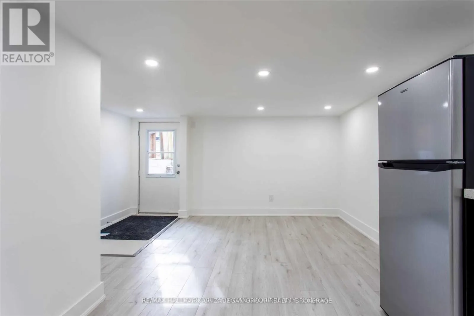 LOWE FL - 138 BOOTH AVENUE