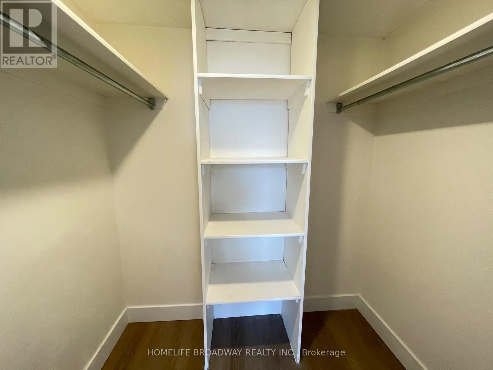 1714 - 150 ALTON TOWERS CIRCLE