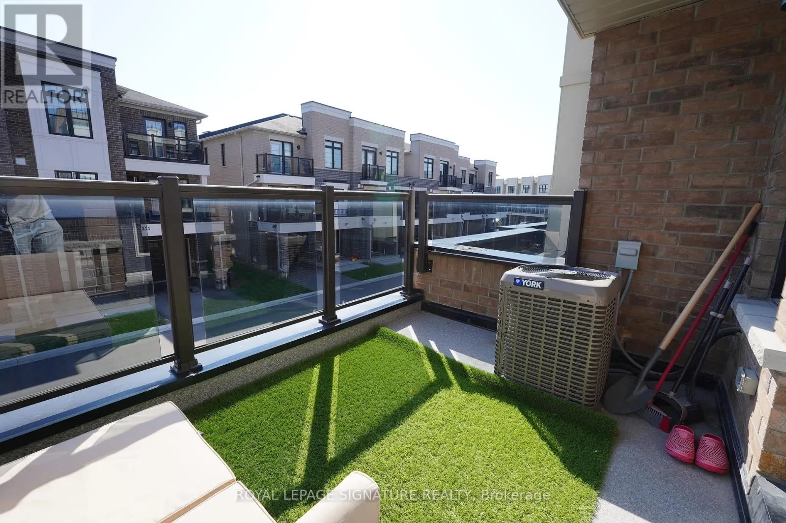 212 LORD ELGIN LANE