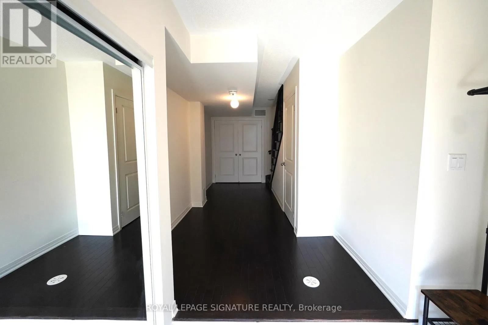 212 LORD ELGIN LANE