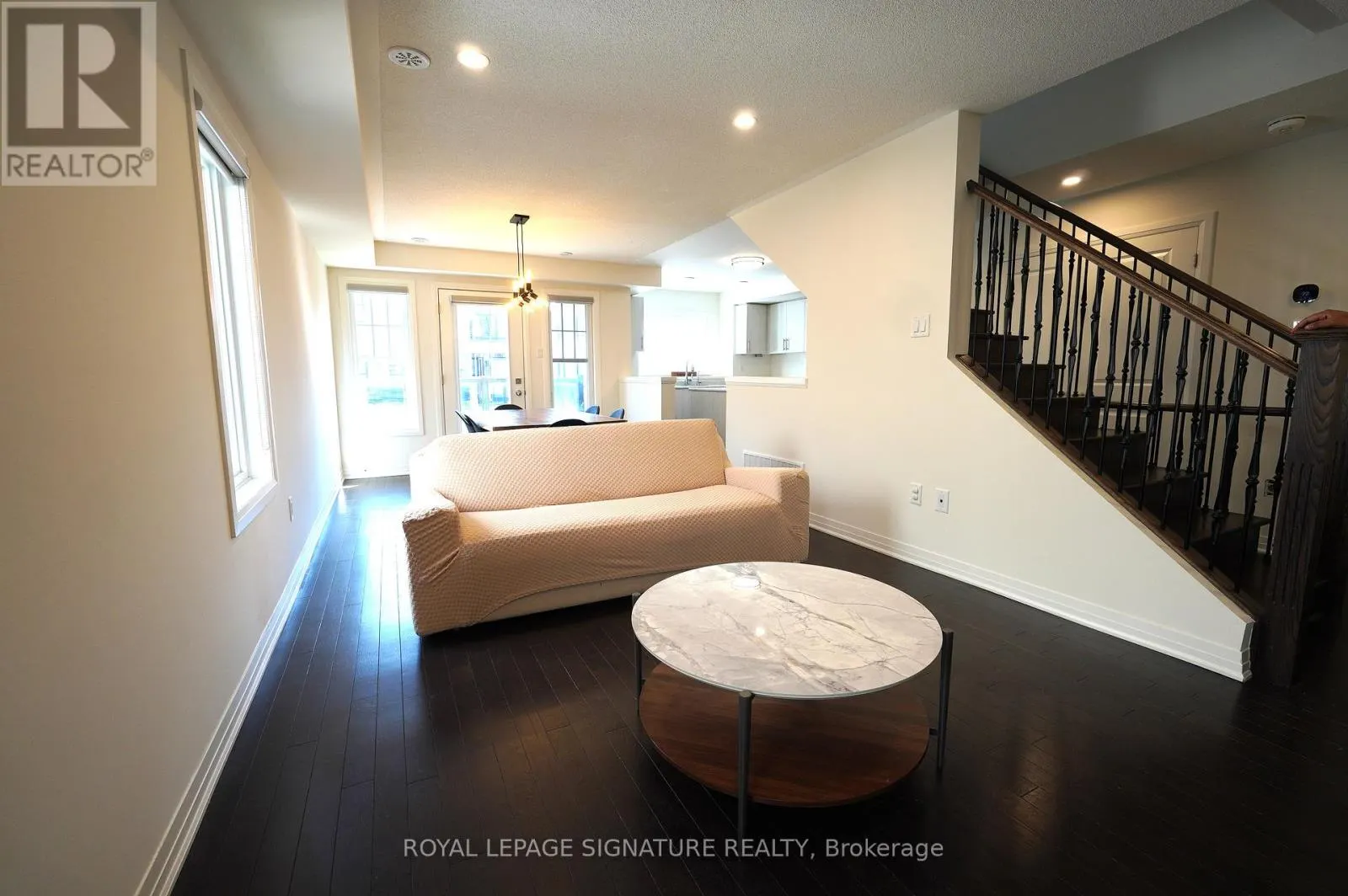 212 LORD ELGIN LANE