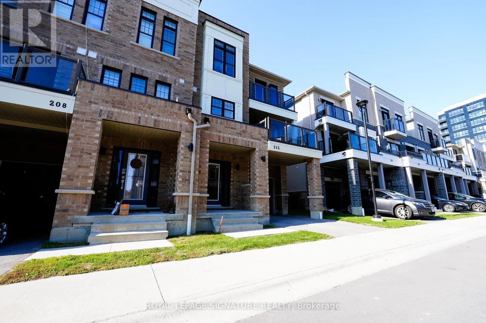 212 LORD ELGIN LANE