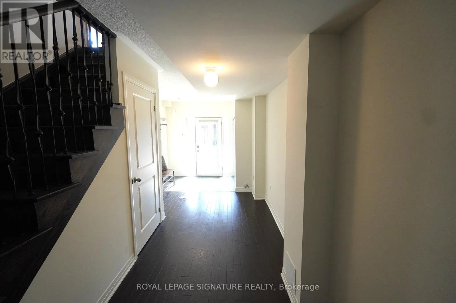 212 LORD ELGIN LANE