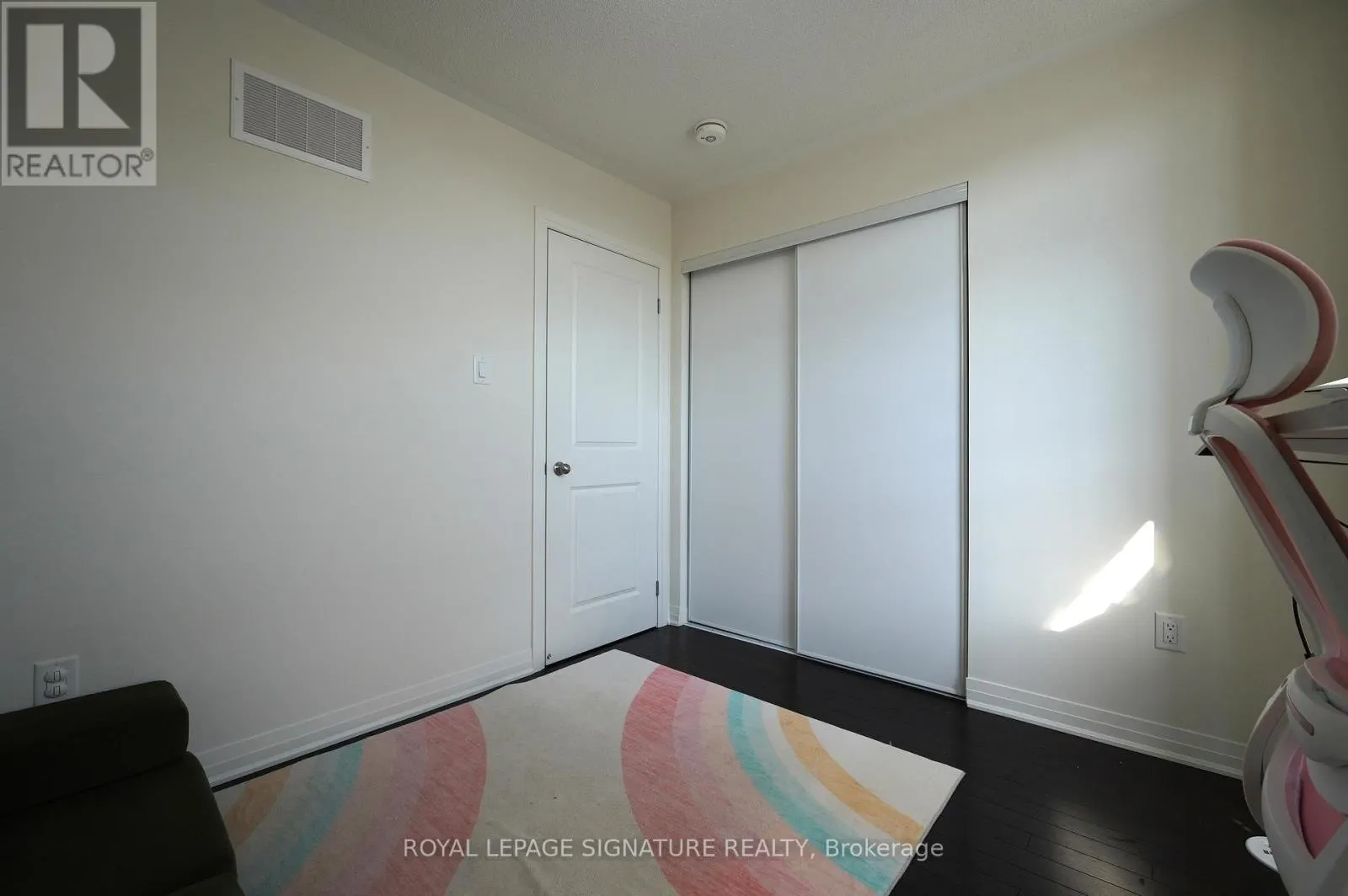 212 LORD ELGIN LANE