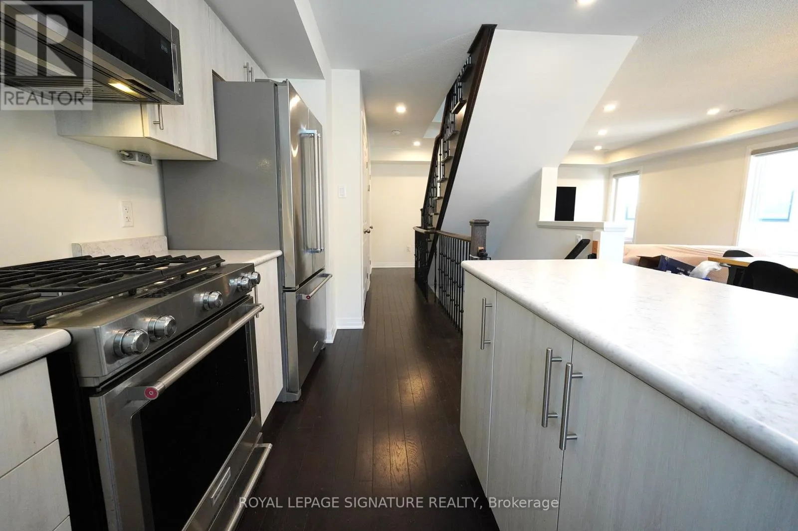 212 LORD ELGIN LANE