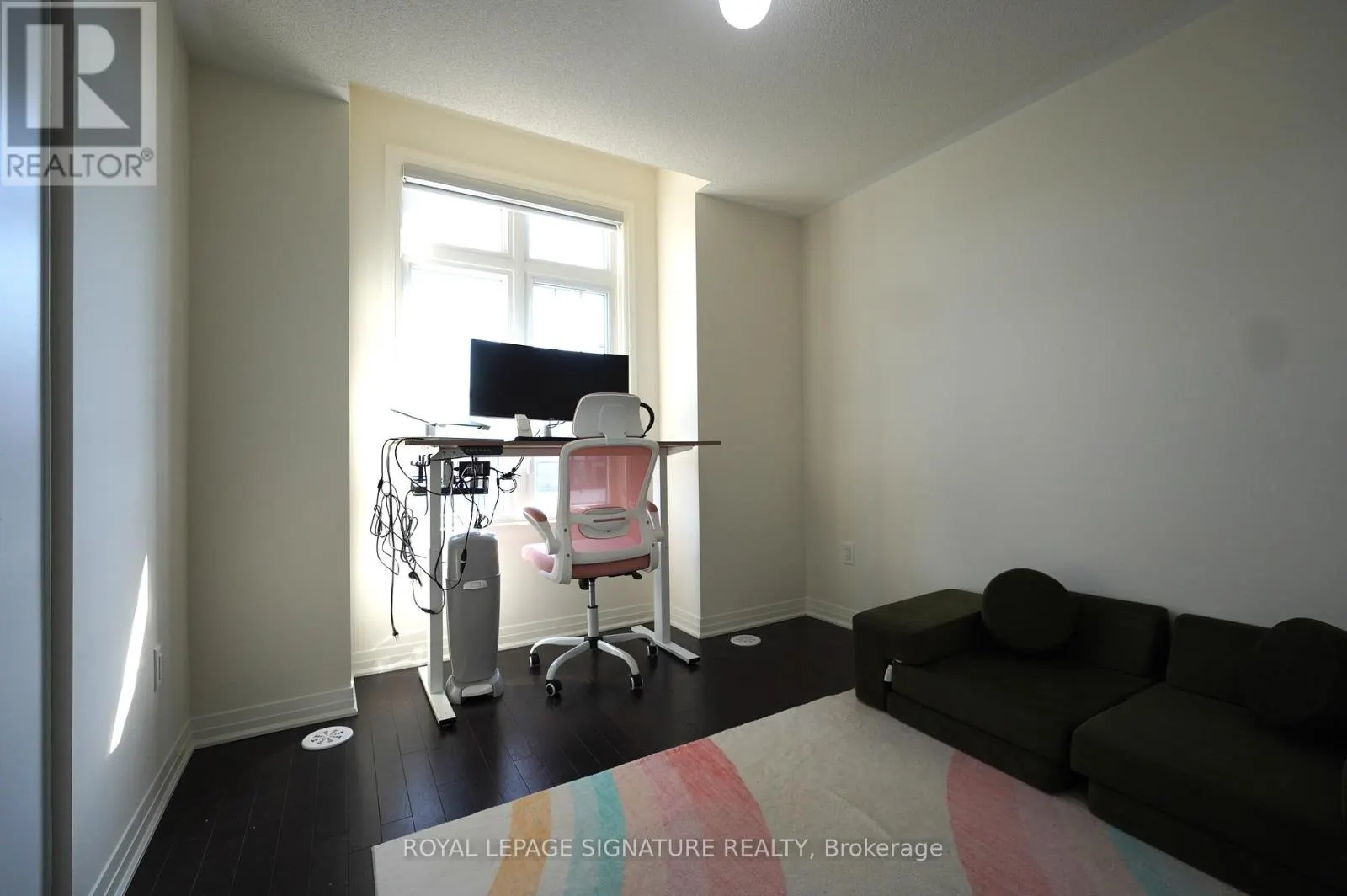 212 LORD ELGIN LANE