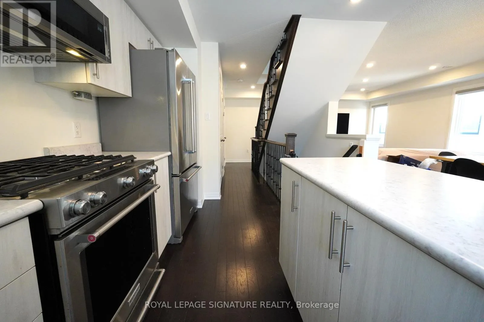 212 LORD ELGIN LANE
