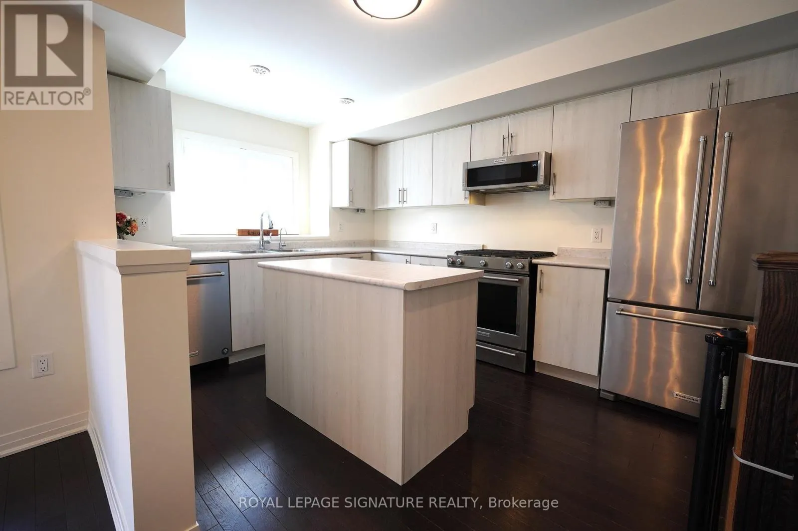 212 LORD ELGIN LANE