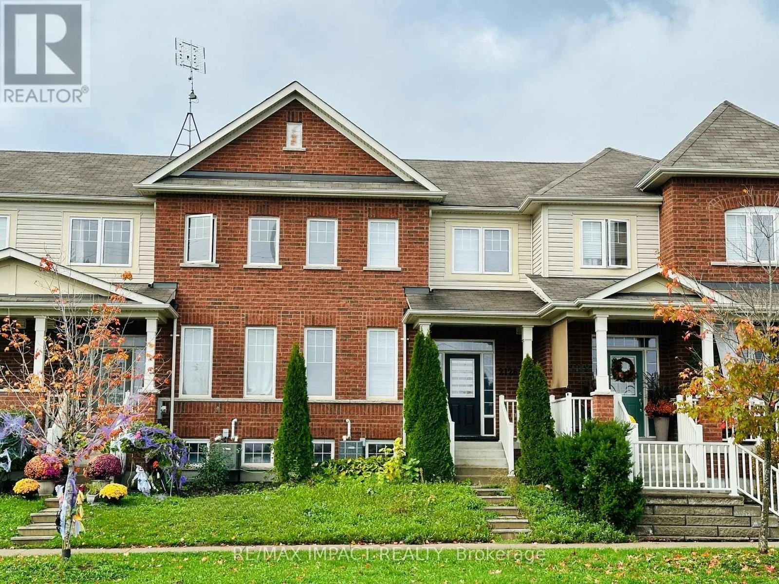 2126 GREEN ROAD