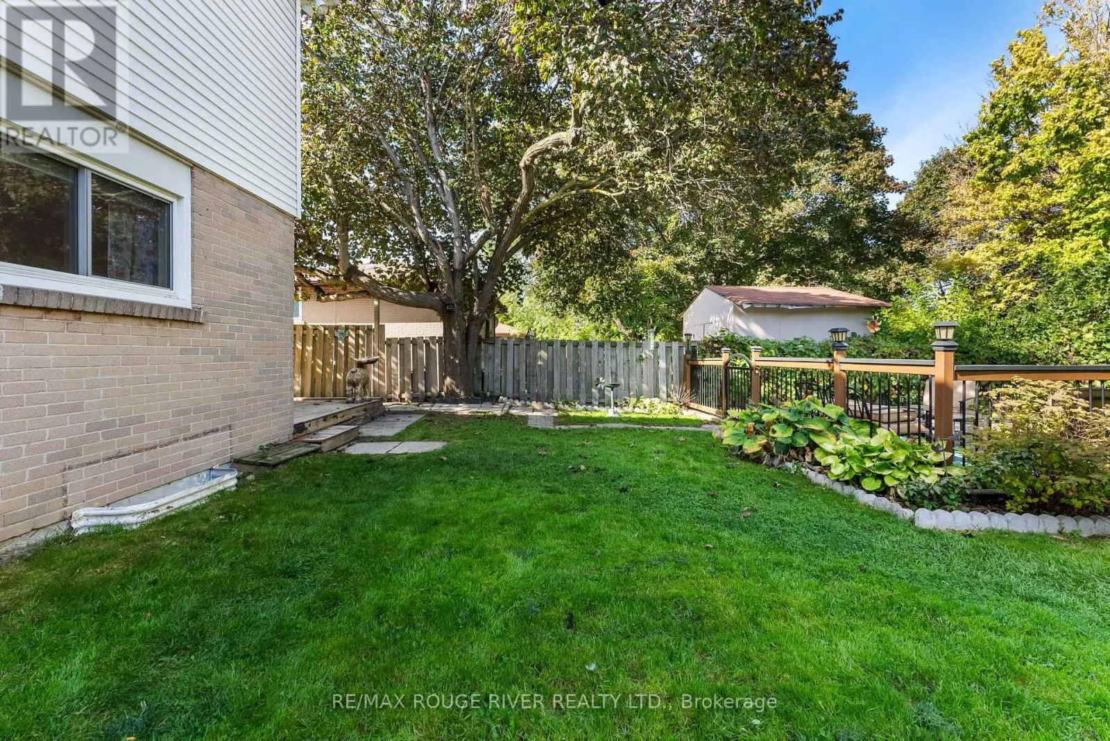 22 TWEEDROCK CRESCENT