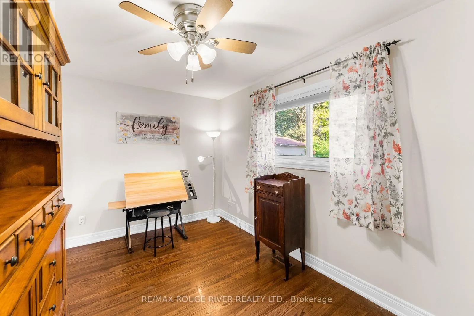 22 TWEEDROCK CRESCENT