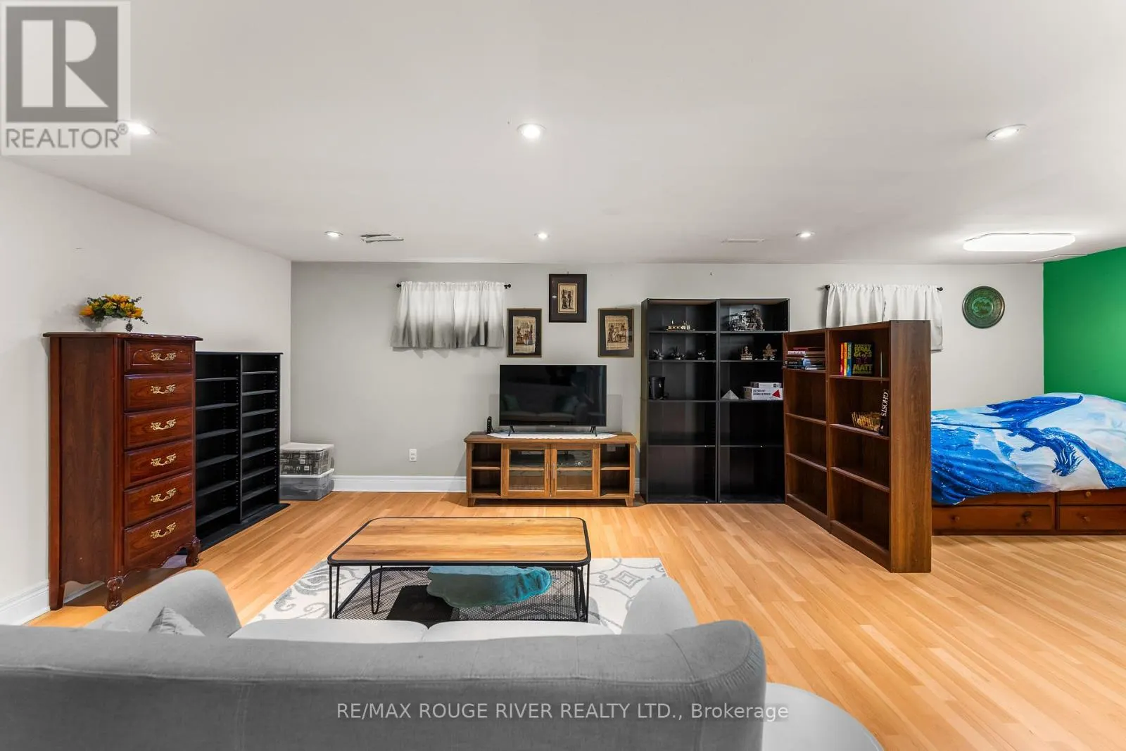 22 TWEEDROCK CRESCENT