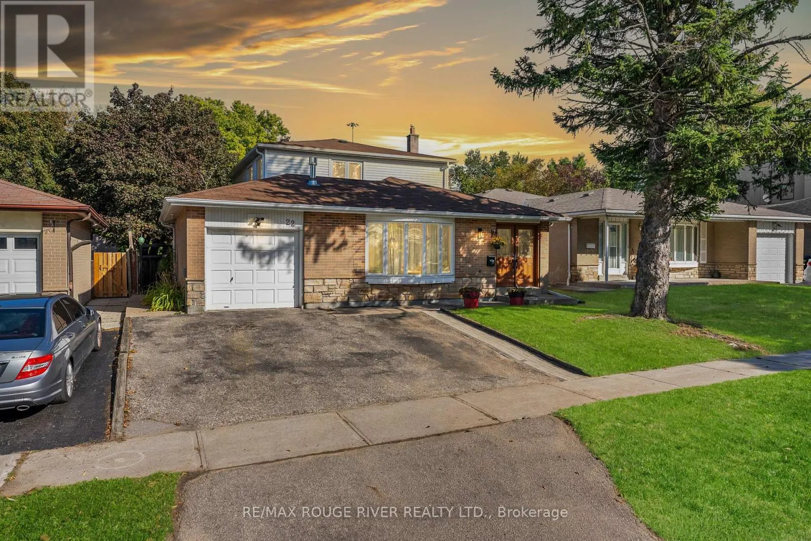 22 TWEEDROCK CRESCENT
