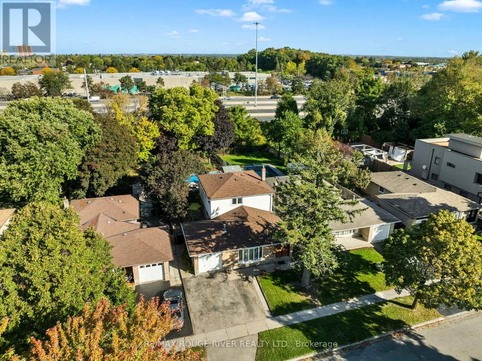 22 TWEEDROCK CRESCENT