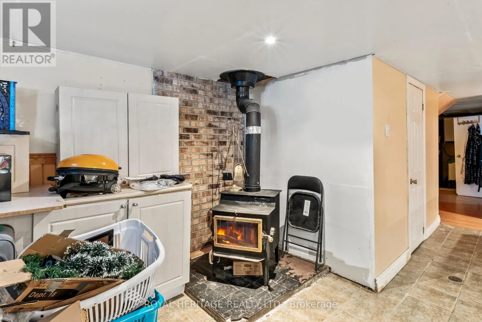 42 BILLINGSGATE CRESCENT