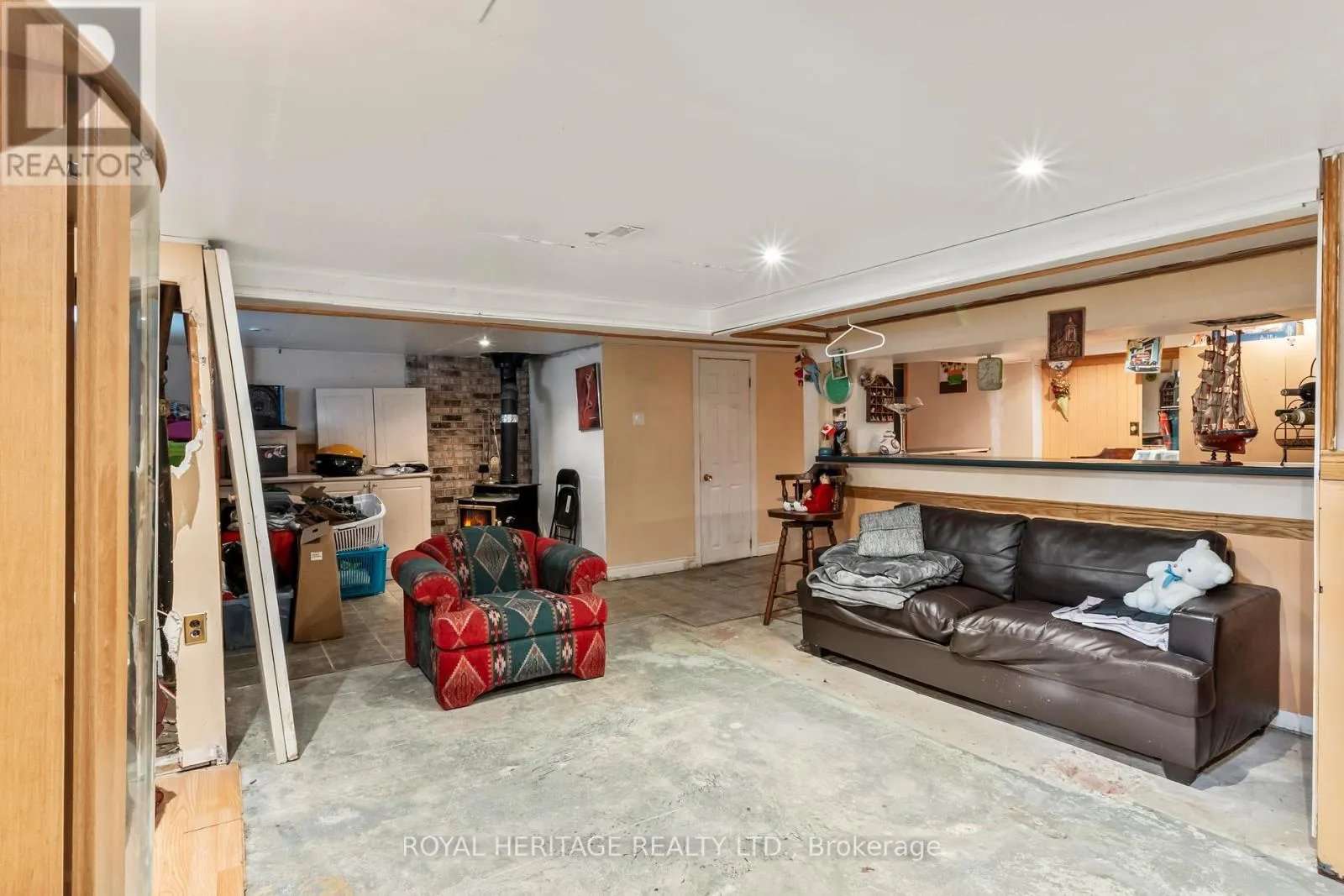 42 BILLINGSGATE CRESCENT