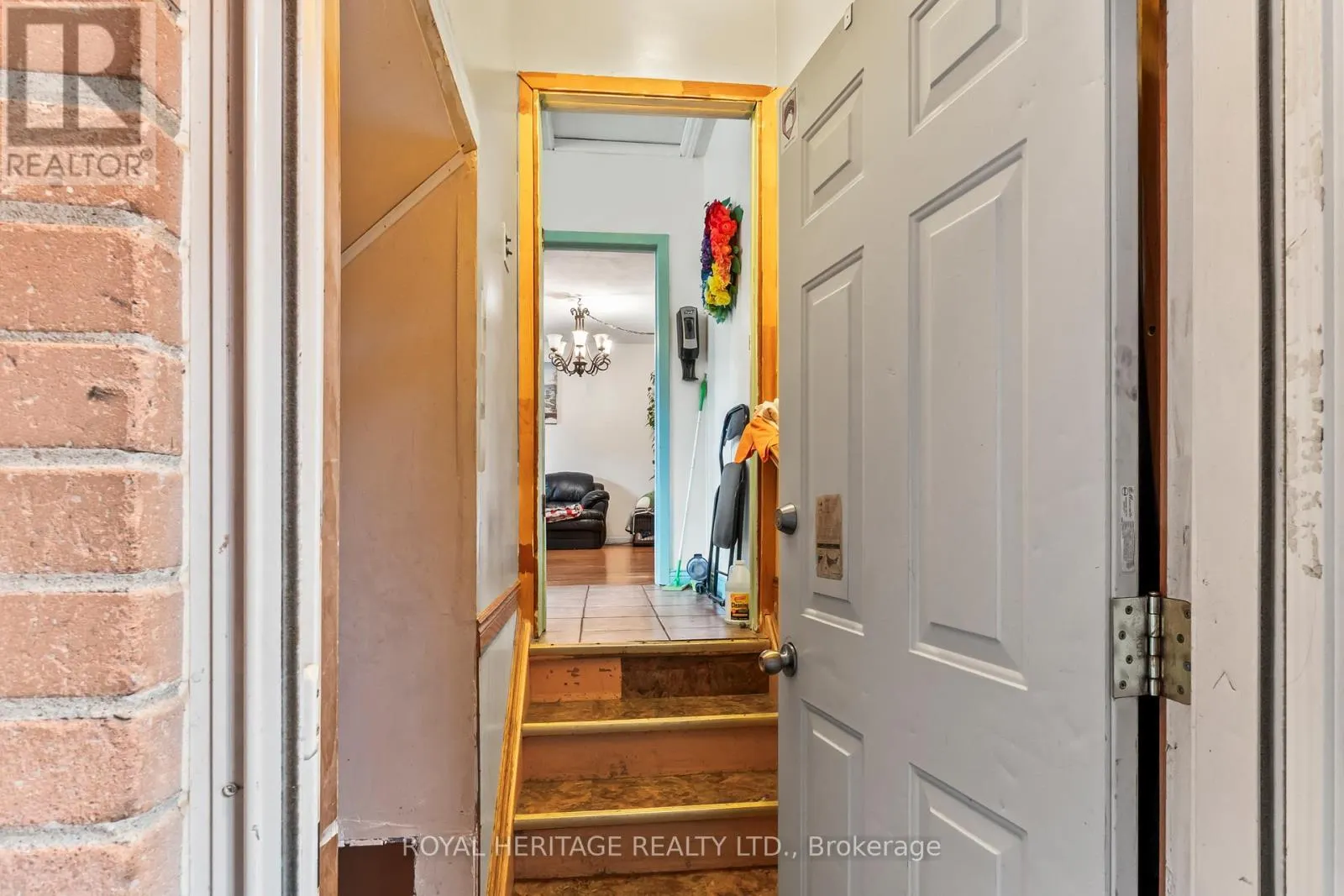 42 BILLINGSGATE CRESCENT