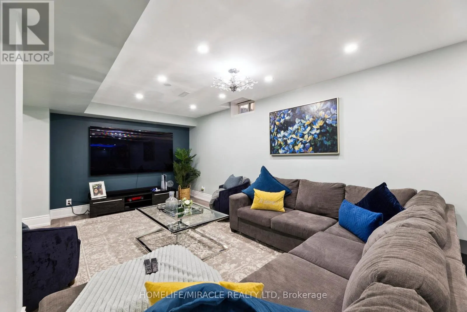 33 RITCHIE AVENUE