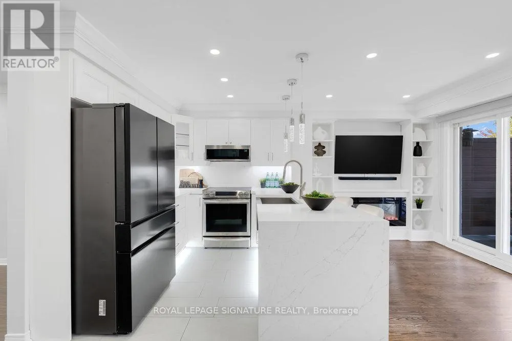 67 - 655C WARDEN AVENUE