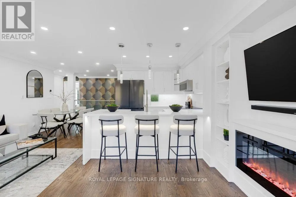 67 - 655C WARDEN AVENUE