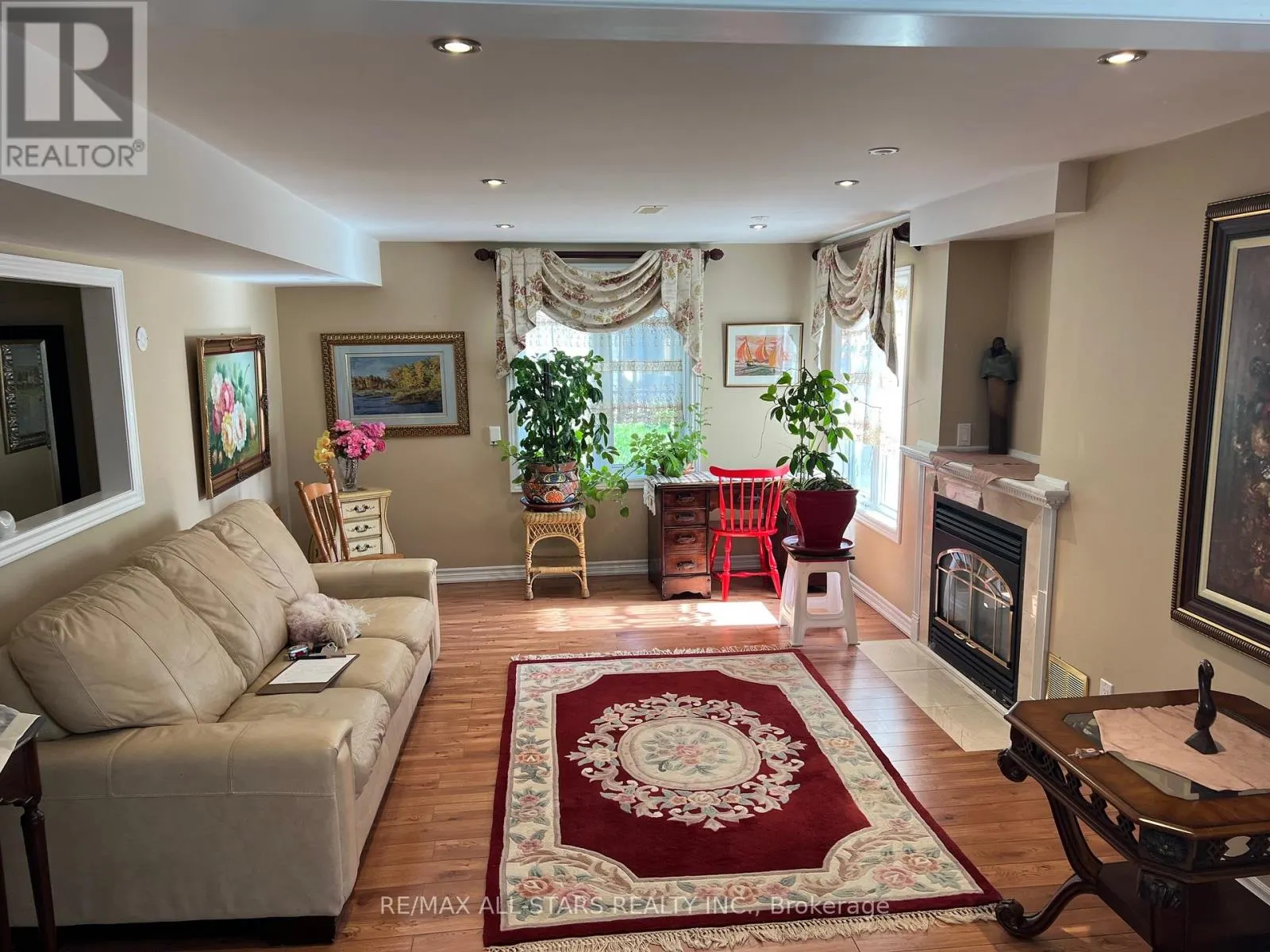 15 SIRIUS CRESCENT