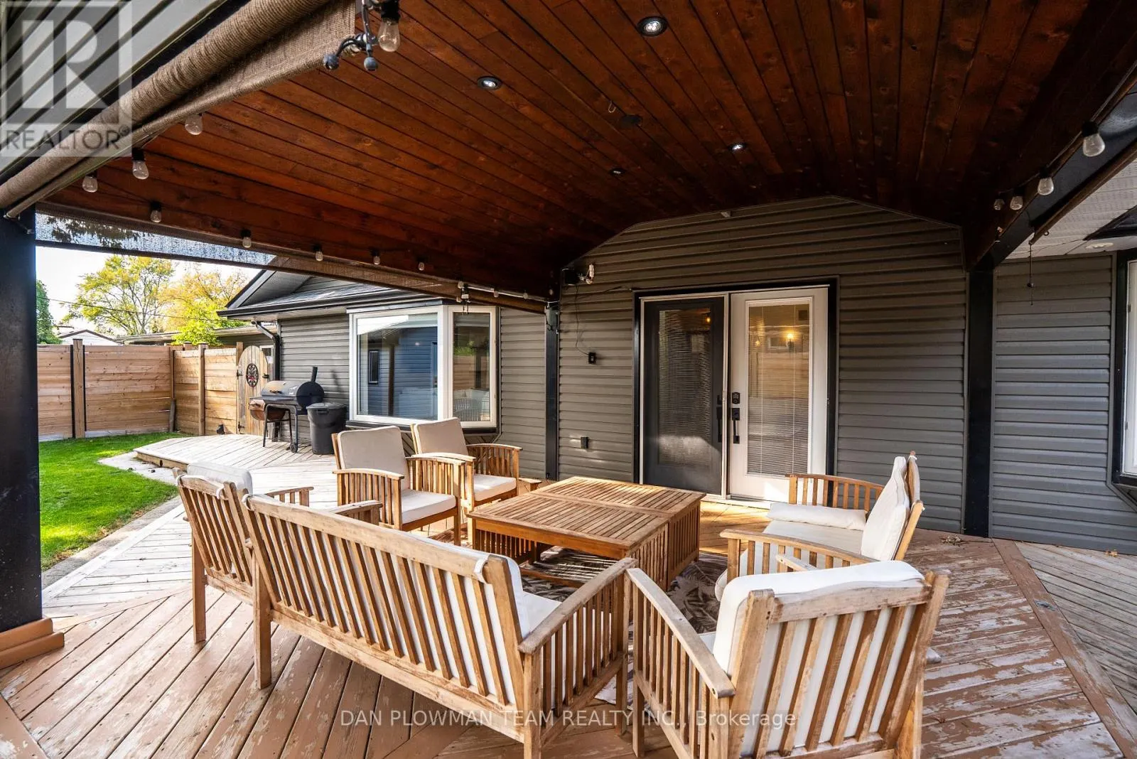 1007 DUNLOP STREET E