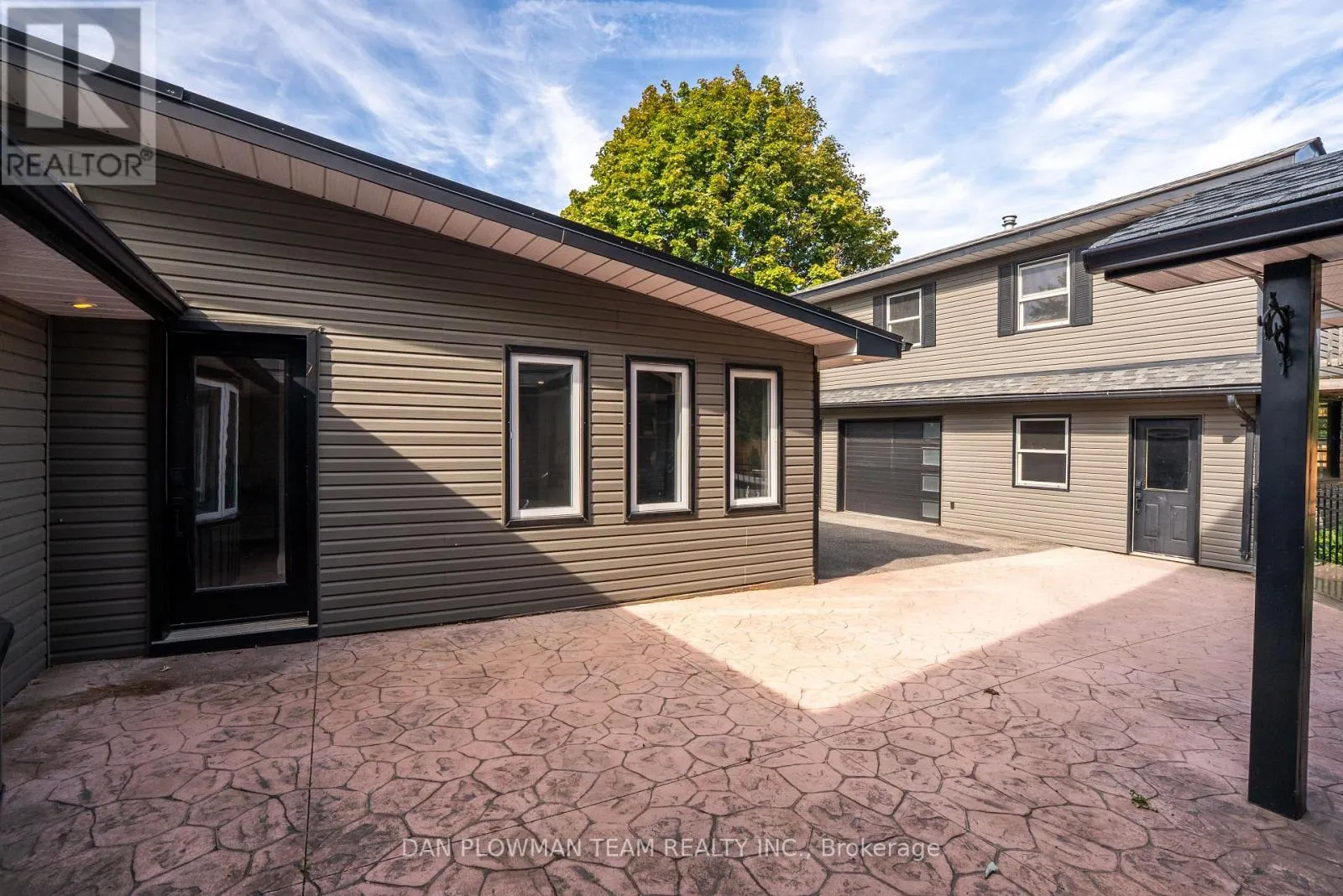 1007 DUNLOP STREET E