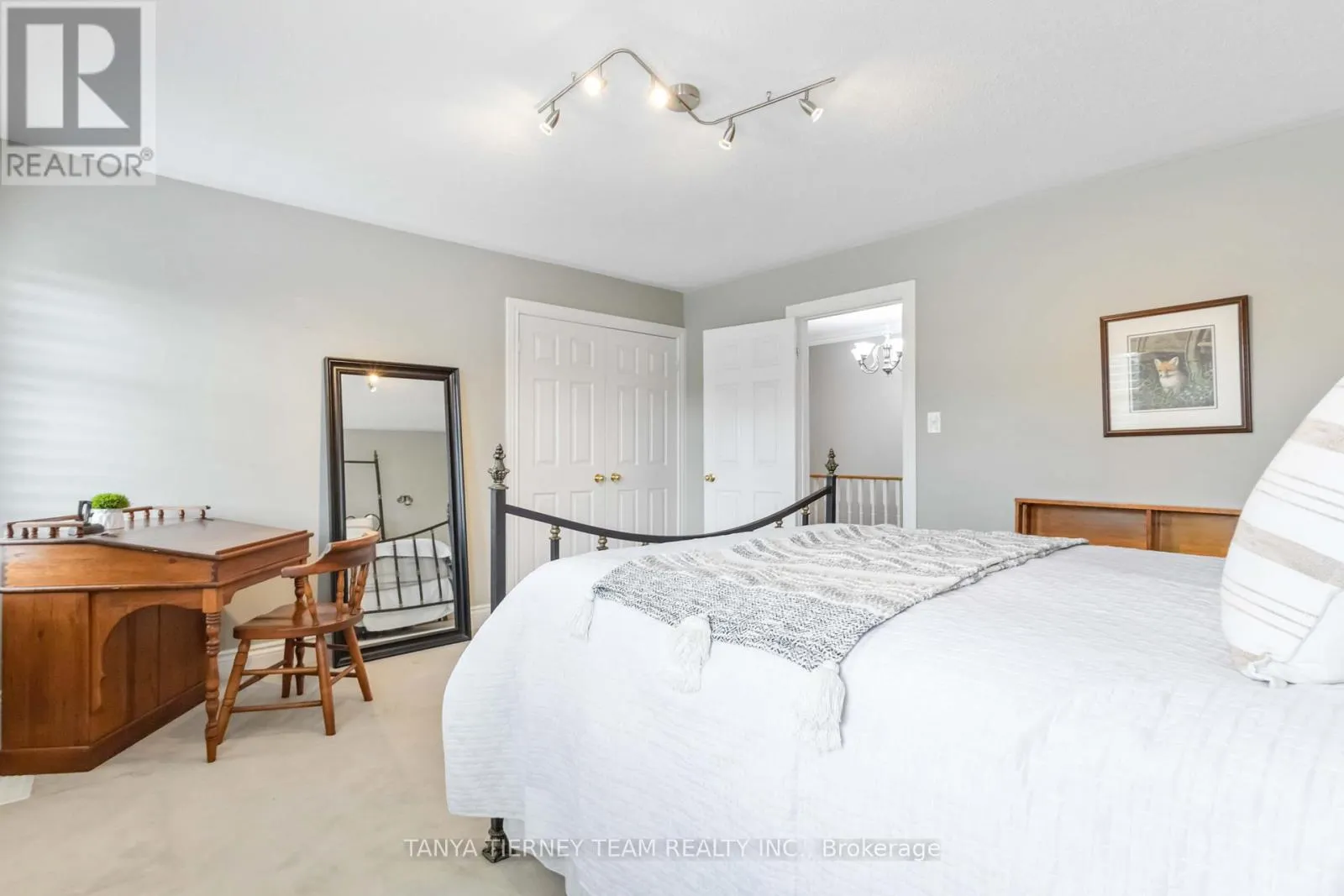11 CLARIDGE CRESCENT