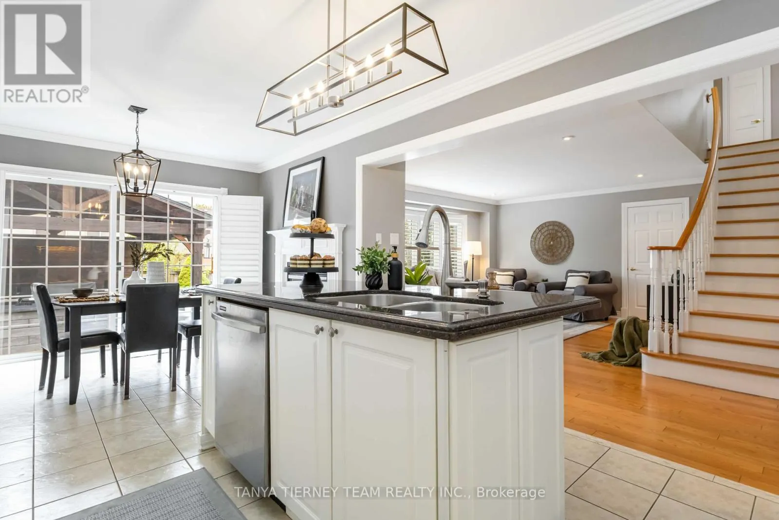 11 CLARIDGE CRESCENT