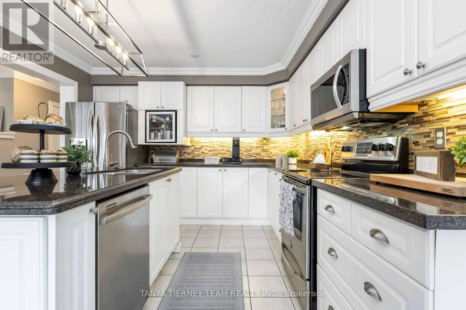 11 CLARIDGE CRESCENT