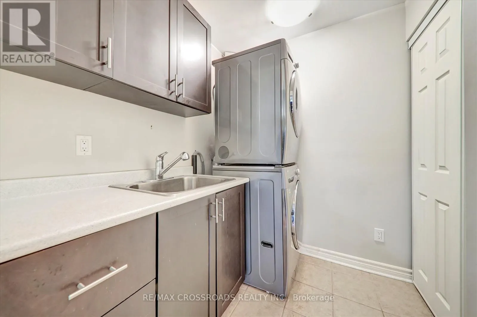 3993 ELLESMERE ROAD