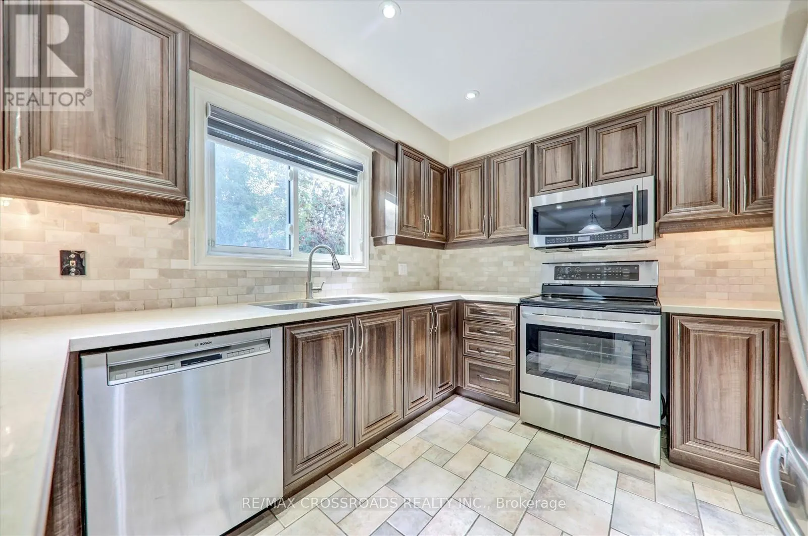 3993 ELLESMERE ROAD