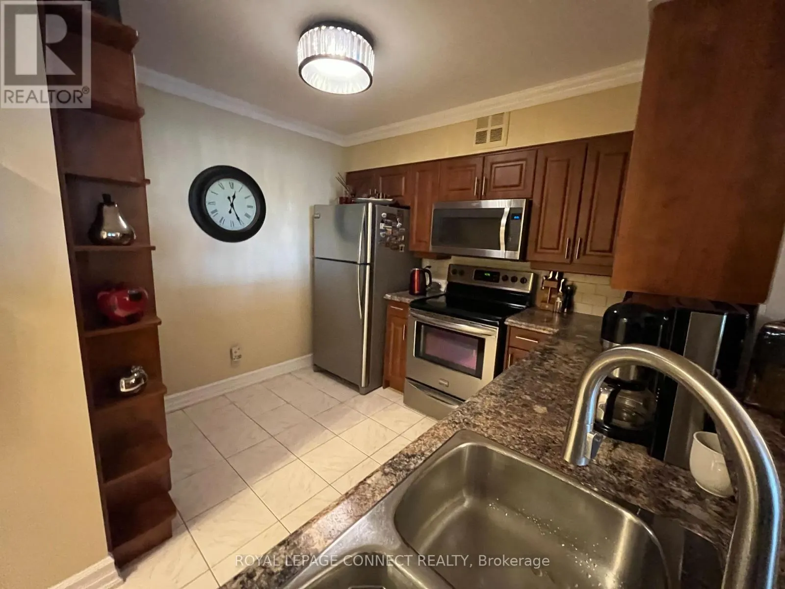 1516 - 1890 VALLEY FARM ROAD