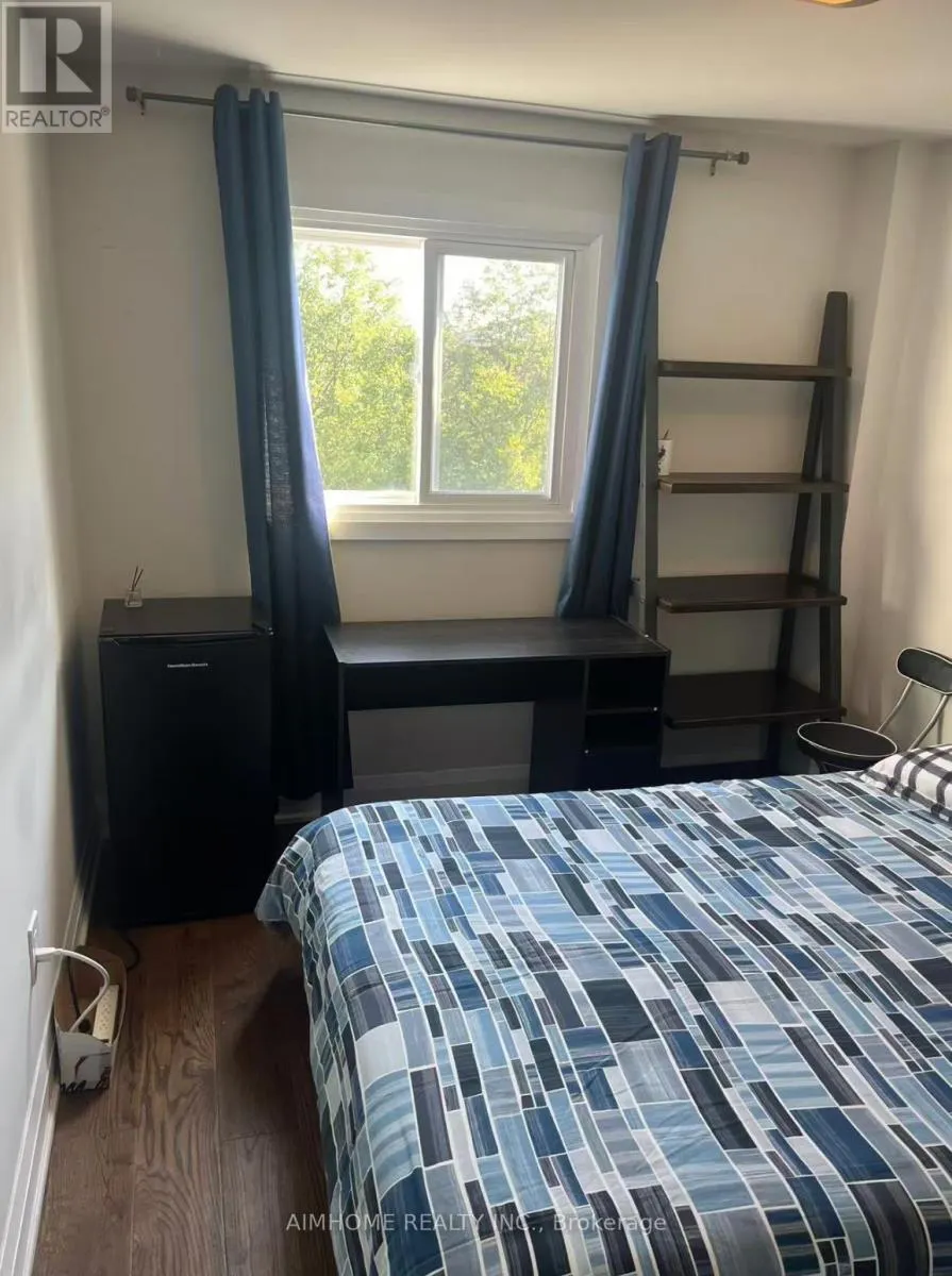 ROOM1 - 24 CARLINGWOOD COURT