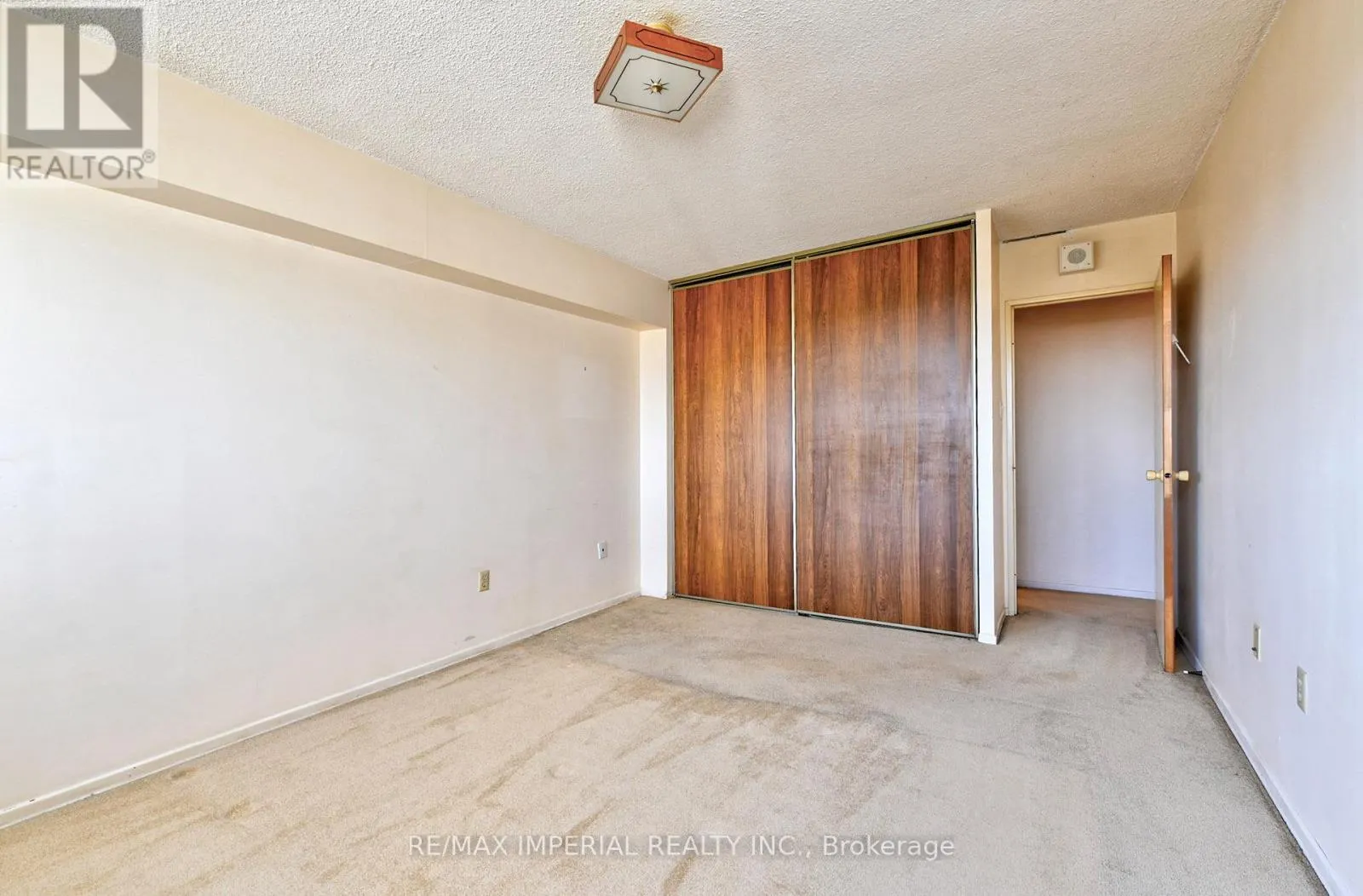 1111 - 45 SILVER SPRINGS BOULEVARD