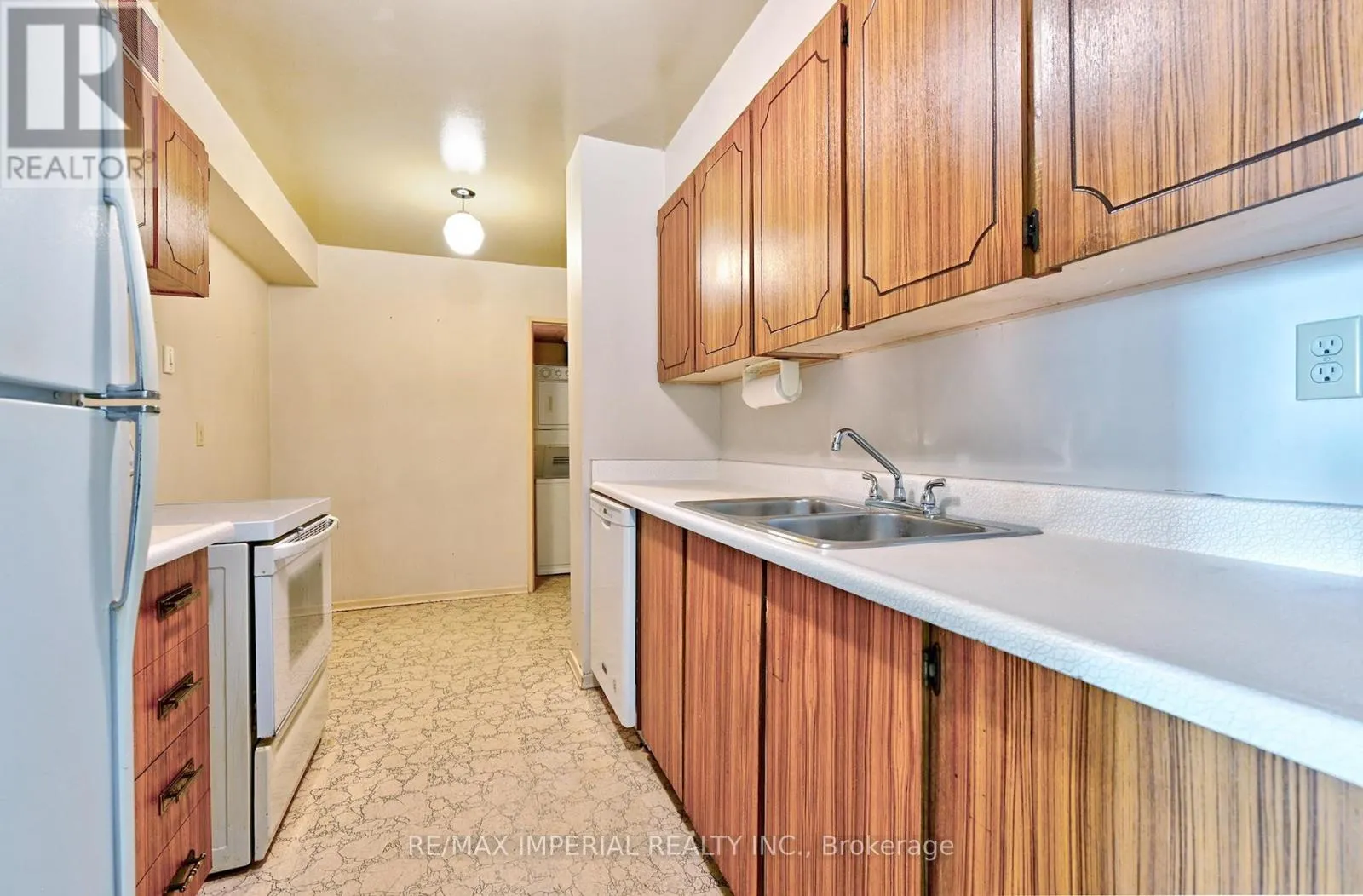 1111 - 45 SILVER SPRINGS BOULEVARD