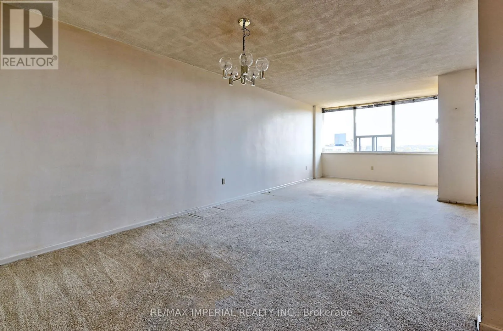1111 - 45 SILVER SPRINGS BOULEVARD