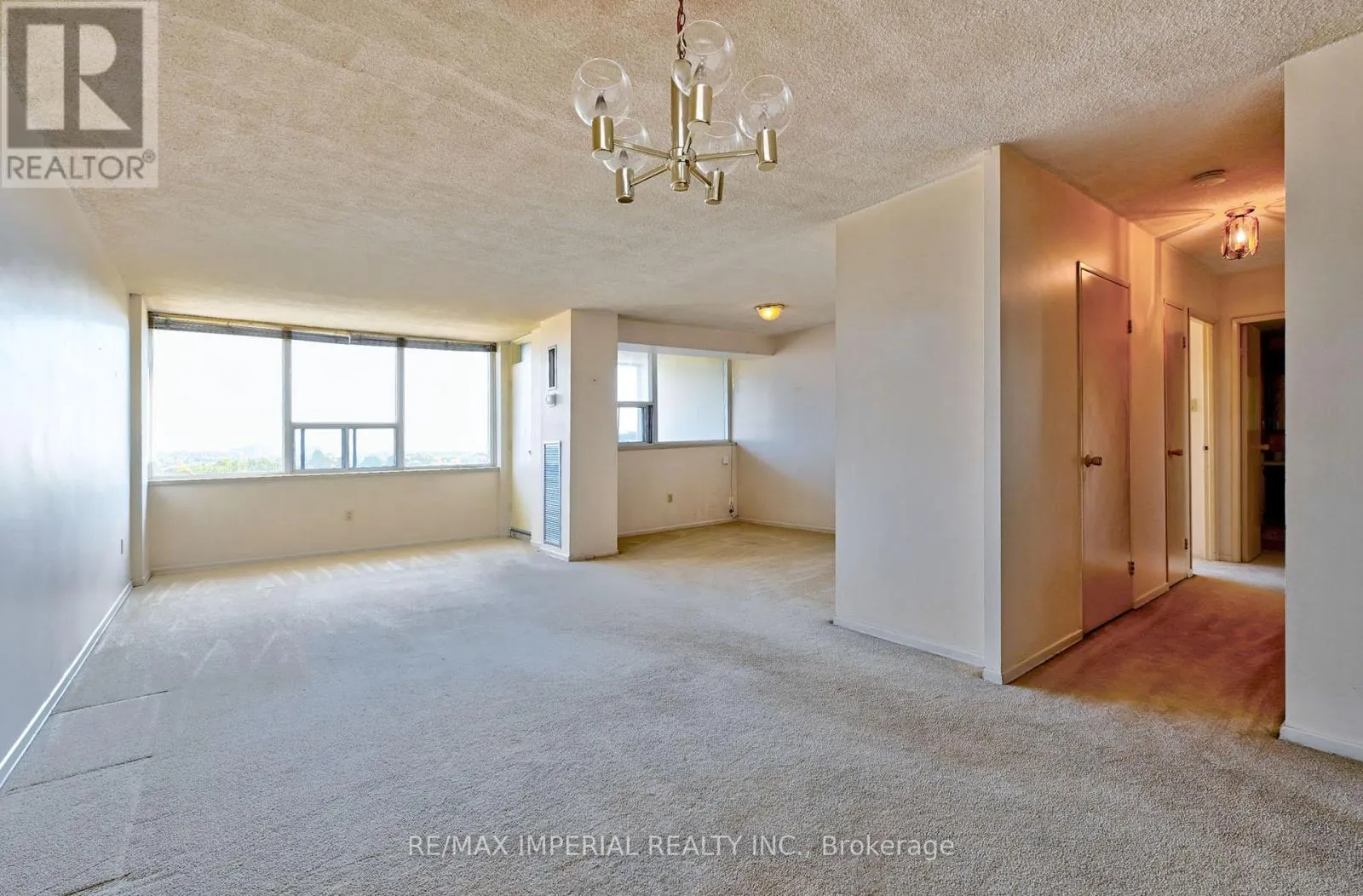 1111 - 45 SILVER SPRINGS BOULEVARD