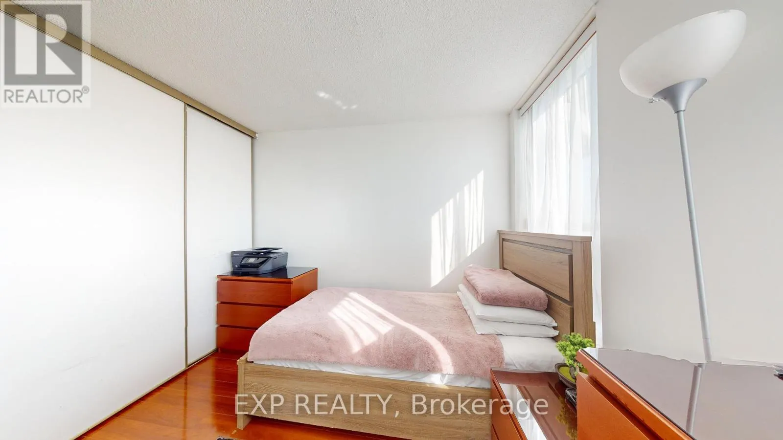 712 - 330 MCCOWAN ROAD