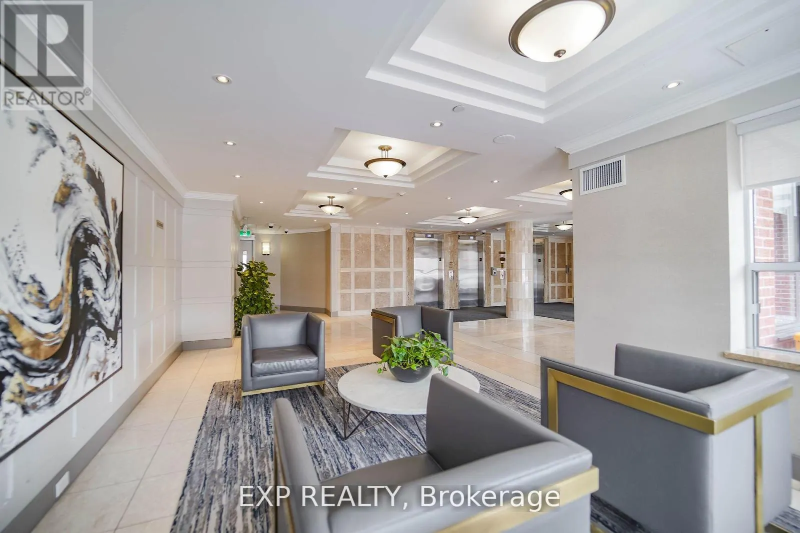 712 - 330 MCCOWAN ROAD